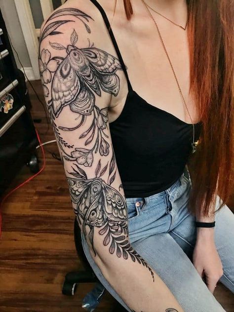 Black And Grey Nature Tattoos, Spooky Floral Tattoo, Insect Tattoos, Moth Tattoos, Tattoo On Shoulder, Petit Tattoo, Tato Lengan, Theme Tattoo, Floral Tattoo Sleeve