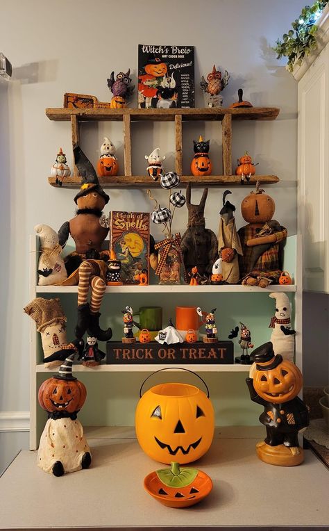 Halloween Shelves, Hot Cider, Halloween Stuff, Halloween Deco, Halloween Ideas, Cider, Trick Or Treat, Shelves, Halloween