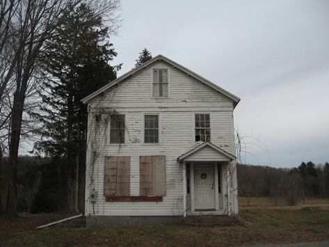 Southern Gothic Americana, Appalachian Home Aesthetic, Black Southern Gothic, Southern Horror, Southern Gothic House, Southern Gothic Aesthetic, Ethel Cain, Gothic Church, American House