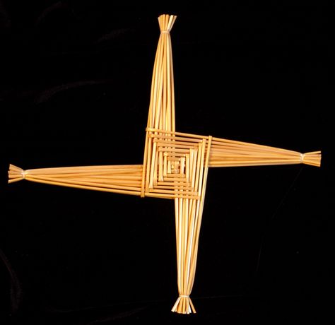 St. Brigid's Cross is a traditional wheat weaving design. In this tutorial I'll show you how to make it with 32 straws. This is a very easy wheat weaving. Wheat Weaving, St Brigid Cross, Brigid's Cross, Corn Dolly, Woodland Elf, Straw Crafts, St Brigid, Weaving Tutorial, Weaving Designs