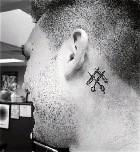 Quarter Size Tattoos Ideas, Quarter Sized Tattoos, Quarter Size Tattoos, Black Men Tattoos, Barber Tattoo, Tatuagem Masculina Pequena, Tattoo Neck, Omerta Tattoo, Flower Tattoo Back