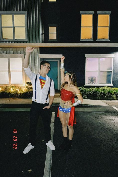 Superwoman And Superman Costumes Couple, Superman Couple Costume, Superhero Halloween Costumes, Couples Costumes Creative, Iconic Halloween Costumes, Halloween Costumes 2022, Cute Couples Costumes, Superman Costumes, Classy Halloween Costumes