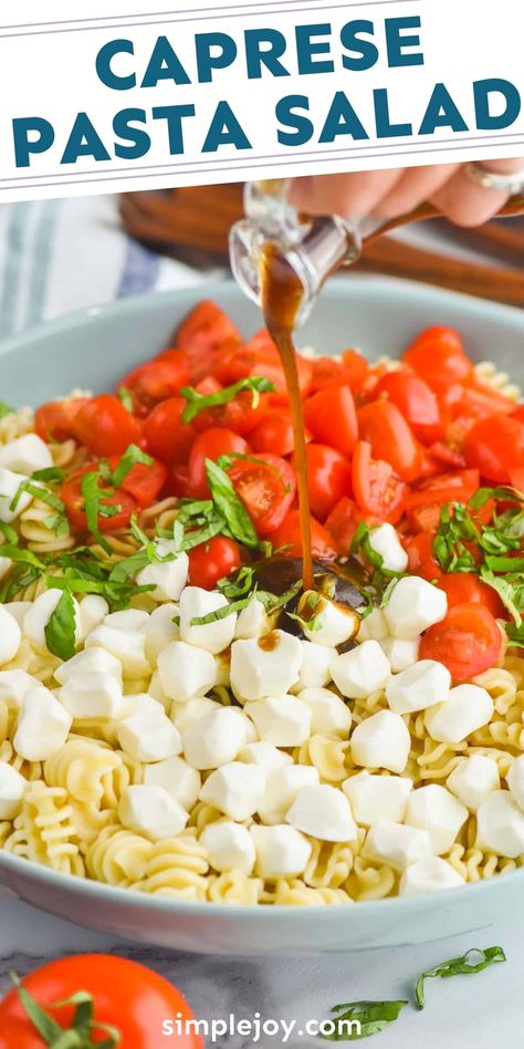 Store Bought Potluck Ideas, Caprese Pasta Salad Balsamic, Caprese Pasta Salad Recipes, Homemade Balsamic Dressing, Ensalada Caprese, Side Salads, Caprese Pasta Salad, Bar Buffet, Italian Party