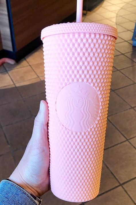 Starbucks Released a Reusable Matte Pink Studded Cold Cup Pink Rhinestone Starbucks Cup, Starbucks Cups Tumblers, Pink Starbucks Tumbler, Pretty Starbucks Cups, Cute Drink Bottles, Starbucks Cups Aesthetic, Preppy Starbucks Cups, Cute Starbucks Cups, Starbucks Cups Collection