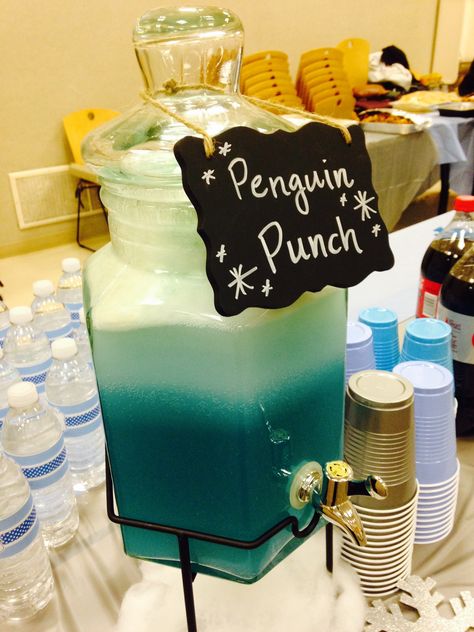 Penguin punch for Grayson's baby shower:  Blue Hawaiian punch, add vanilla ice cream to layer the top, add 7up to make the snow like effect. May add Malibu Rum if you want an alcoholic version. Penguin Themed Food, Waddle It Be Penguin Gender Reveal, Winter Theme Desserts, Penguin Theme Baby Shower Ideas, Penguin Party Food, Penguin Gender Reveal Party, Snowman Baby Shower Ideas, Penguin Baby Shower Theme, Ice Ice Baby Shower Theme