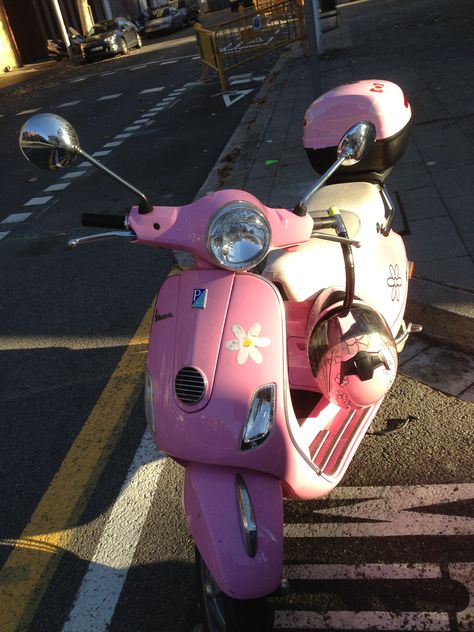 Rosa Pink Kelly, Moto Girl, Pink Motorcycle, Pink Core, Nails Colors, Mopeds, Pink Vibes, Vroom Vroom, Dream Car