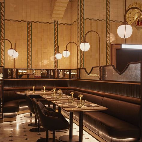 Restaurant lighting inspiration 💡 As part of a rehabilitation of the dining hall at the Knightsbridge department store, Harrods. Lighting Design International devised the lighting design. General lighting is provided by specially designed decorative globes near the hall's ceiling, while dish uplighters are used to accentuate the dining hall's ornate tiles. Additional banquette seating with integrated lighting is available in the Fish Bar (pictured) #design #inspiration #interiordesign Aesthetic Dining Table, Paint Dining Room, Banquette Restaurant, Banquette Seating Restaurant, Restaurant Banquette, Restaurant Lighting Design, Wallpaper Dining Room, Dining Room Aesthetic, Wallpaper Dining