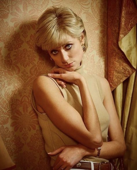 Princess Diana The Crown, Diana The Crown, The Crown Elizabeth, Prințesa Diana, Crown Aesthetic, Elizabeth Debicki, Princess Diana Pictures, Netflix Show, Lady Diana Spencer