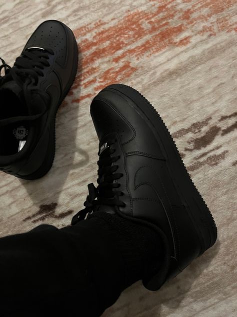 Outfits For Men Black, Air Force One Outfits, Black Air Force 1 Outfit, Nike Air Force Ones Outfit, Air Force One Outfit, Black Af1, Forces Outfit, Tenis Air Force, White Air Force Ones