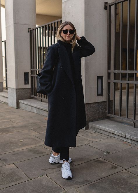 Emma Hill Autumn, Nike Tekno M2k Outfit, Long Wool Coat Outfit, Wool Coat Outfits, Coat And Sneakers, Emma Hill, Trainers Outfit, Oversized Wool Coat, Cold Fashion