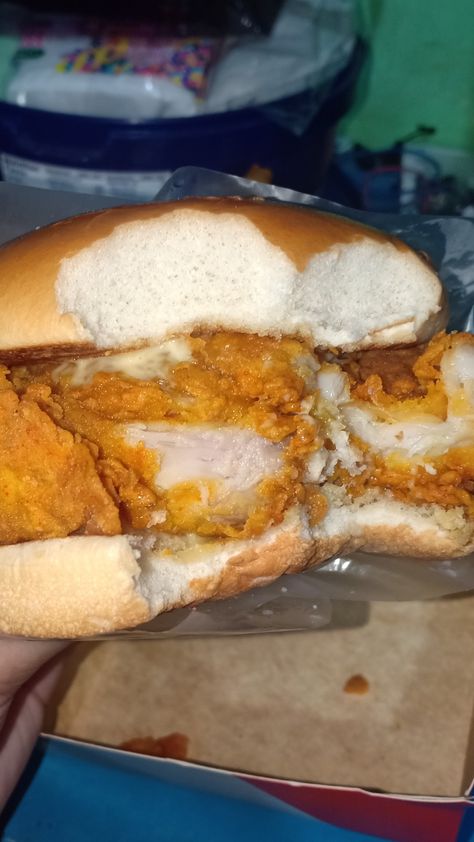 jollibee chicken sandwich Jollibee Chicken Sandwich, Kfc Chicken Sandwich, Jollibee Chicken, Kfc Chicken, Chicken Sandwich, Sandwiches, Yummy Food, Chicken, Quick Saves