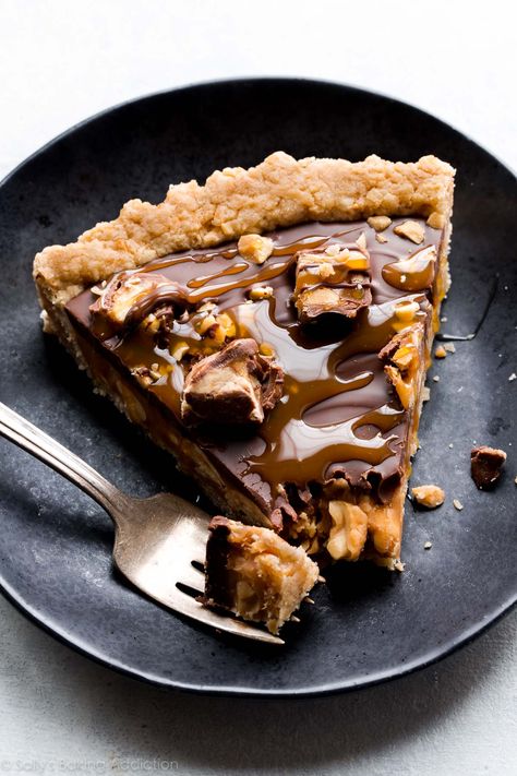 Snickers Tart, Snickers Recipe, Butter Desserts, Caramel Tart, Sally's Baking, Desserts Vegan, Peanut Butter Desserts, Chocolate Pie, Caramel Recipes