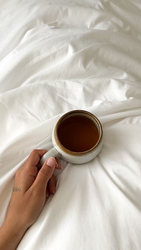 tea mug aesthetic, clean white bedding, tea in bed Tea Mug Aesthetic, Tea In Bed, Mug Aesthetic, Cosy Aesthetic, Bookish Aesthetic, Emily Henry, Aesthetic Clean, Tea Cosy, Funny Story