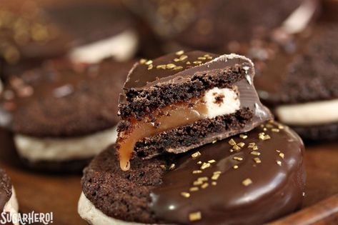 Spicy Chocolate Caramel Sandwich Cookies | From SugarHero.com Caramel Sandwich Cookies, Chocolate Gingerbread Cookies, Salted Caramel Bars, Chocolate Caramel Cookies, Spicy Chocolate, Chocolate Sandwich Cookies, Caramel Recipes, Sweet Cookies, Best Cookie Recipes