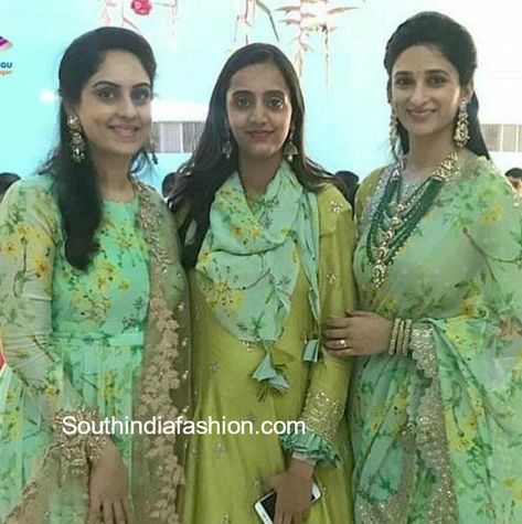 Pranathi Nandamuri, Simple Blouse Pattern, Simple Indian Suits, Lengha Blouse Designs, Pregnant Fashion, Boat Neck Blouse Design, Dresses Design, Simple Kurta Designs, Bridesmaid Inspiration