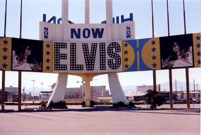 Elvis, Las vegas 70's~i wish i couldve seen this with my own 2 eyes... Old Vegas, Las Vegas City, Rat Pack, Vegas Baby, Sin City, Yesterday And Today, Graceland, Century Furniture, Las Vegas Nevada