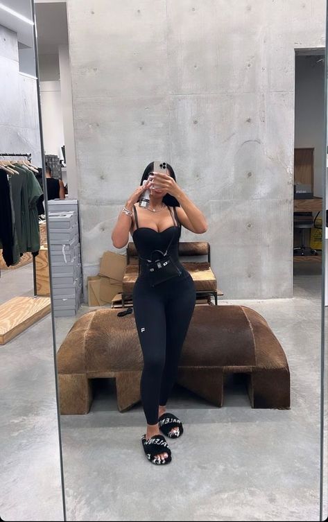 Auttysimone Instagram, Baddie Outfits Date Night, Autty Simone, Chill Baddie Outfits, Elegant Vibes, Outfits Date, Pretty Fits, Date Night Outfit Classy, Mirror Flicks