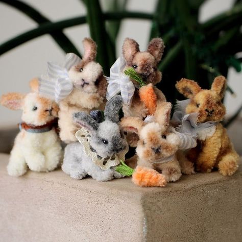 Michi Mux-Miniature clay animals-art toys & jewelry | PART 1: Making pipe cleaner bunnies I know it’s a long video, but so many of you asked for a better tutorial about bodies and because... | Instagram Pipe Cleaner Bunnies, Pope Cleaner Crafts, Pipecleaner Animal, Pipe Cleaner Dolls Tutorials, Pipe Cleaner Bunny, Sock Plushies, Dolls Photography, Miniature Poodles, Pipe Cleaner Animals