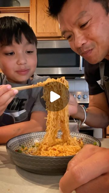 Toppings For Ramen Noodles, Ramen Bowl Toppings, Chicken Flavored Ramen Noodle Recipes, Jazzed Up Ramen Noodles, Delicious Ramen Noodle Recipes, Ramen Noodle Hacks Tiktok, Easy Chow Mein Recipe Simple, How To Make Ramen Noodles, Ramen Chow Mein