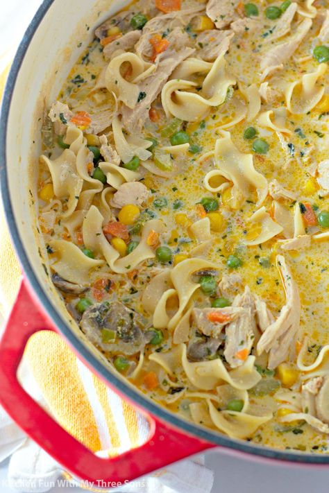 This cozy and comforting Chicken Pot Pie Soup with Noodles is made with tender shredded chicken, veggies and noodles in a delicious and creamy broth! Creamy Chicken Pot Pie Soup, Veggies And Noodles, Chicken Pot Pie Soup Recipe, Soup With Noodles, Chicken Noodle Soup Recipe Homemade, Cauliflower Steaks Recipes, Creamy Chicken Pot Pie, Chicken Pot Pie Filling, Macaroni Soup