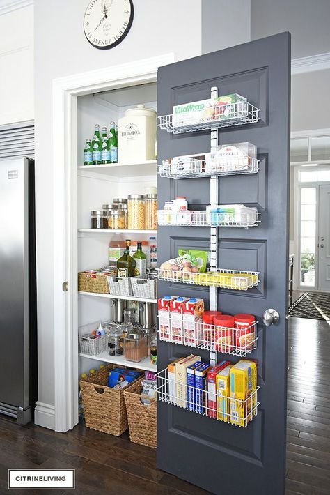 An organized kitchen pantry that went from chaotic, cluttered, messy and overwhelming to streamlined, paired-down and perfectly organized - all under $300! Desain Pantry Dapur, Små Rum Lidt Plads, Small Pantry Organization, Desain Pantry, Organized Kitchen, Pantry Makeover, Pantry Closet, Diy Pantry, Small Pantry