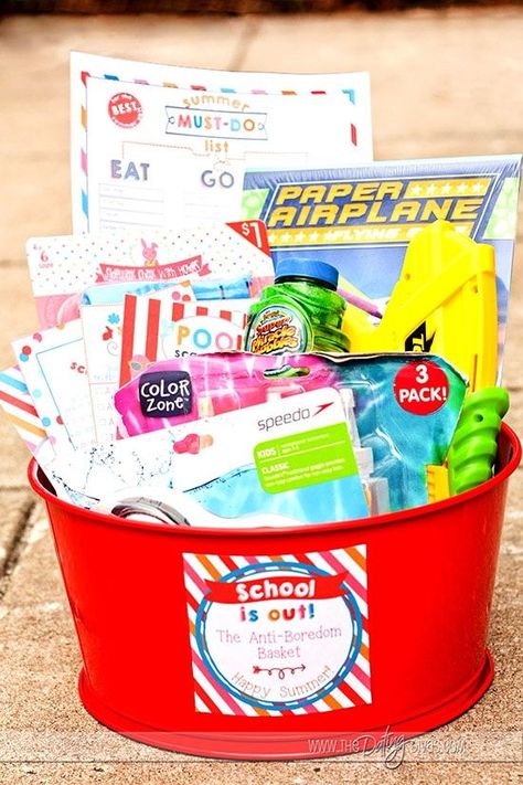 Anti-Boredom Basket For Kids- the perfect gift idea to get them excited for having fun together at home this summer. LAST DAY OF SCHOOL GIFT! Last Day Of School Traditions, Last Day Of School Ideas, School Traditions, Baskets For Kids, End Of The Year Activities, Summertime Crafts, Bingo Sheets, Boyfriend Gift Basket, Kids Gift Baskets