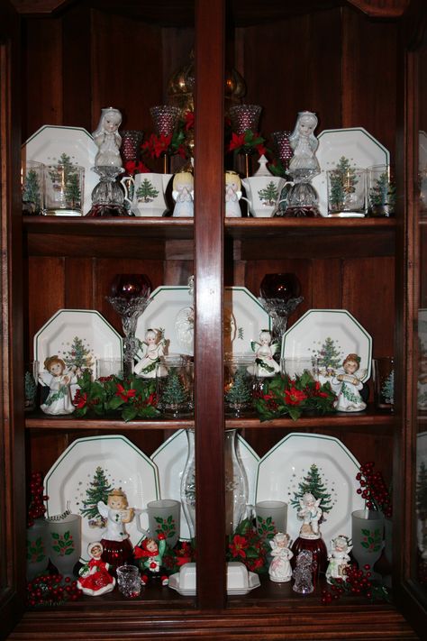 Punk Kerr: Love my Christmas cabinet decorated with my Nikko dinnerware. Vintage Angels, Hutch Decor, Buffet Decor, Christmas China, China Cabinets, Spode Christmas Tree, Spring Table, Nikko, Tea Service