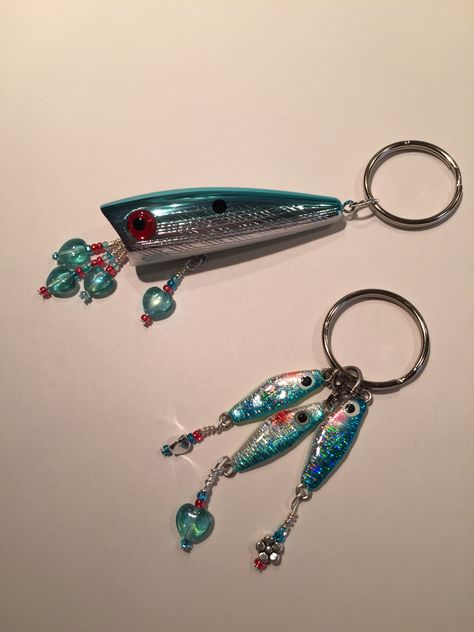 Fishing lure keychains Fishing Lure Keychain, Fishing Lure Earrings, Fishing Lure Earrings Diy, Fishing Lure Necklace, Diy Fishing Gifts, Fishing Crafts, Fishing Jewelry, Fish Hook Jewelry, Fish Craft