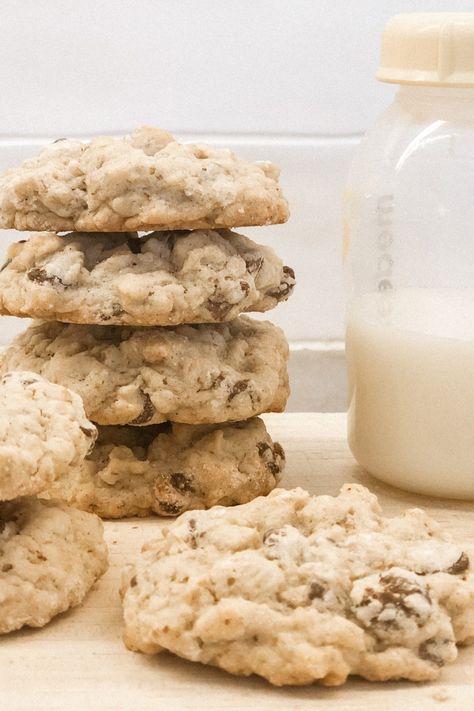 The Best Lactation Cookies & Energy Bites for Milk Supply Best Lactation Cookies, Lactation Cookie Recipe, Breastfeeding Cookies, Healthy Lactation Cookies, Lactation Cookie, Nurse Cookies, Lactation Cookies Recipe, Lactation Recipes, Oatmeal Chocolate Chip