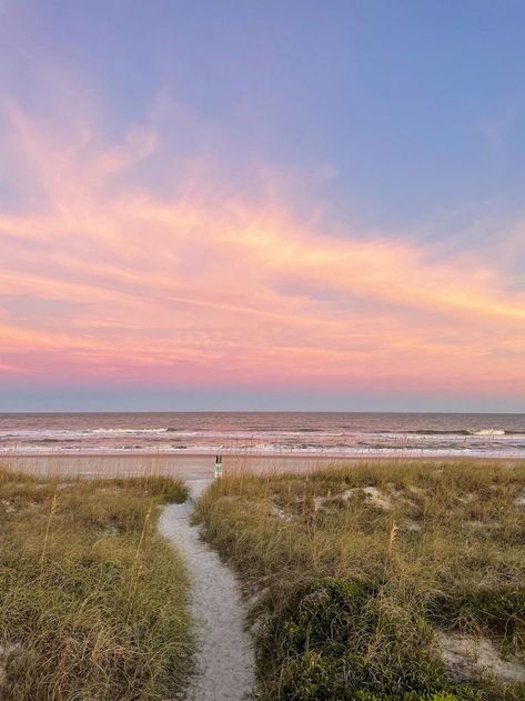 Cape Cod Summer Aesthetic, East Coast Beach, Cape Cod Summer, Cape Cod Beach, Pretty Views, Cape Cod Beaches, Pretty Landscapes, Pretty Sky, Summer Dream