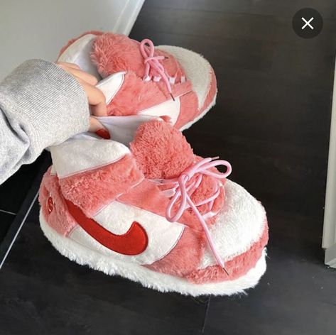 Pink Air Jordan 1, Pink Air Jordan, Barbie Camper, Cozy Love, Nike Slippers, Fluffy Shoes, Home Feeling, Comfy Slippers, Shoes Outfit Fashion