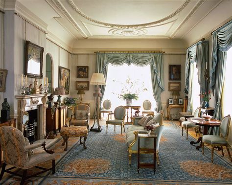 Clarence House - A small tour of the home of Prince Charles English Interior, English Decor, Morning Room, Clarence House, Royal Residence, Stately Home, Prince Charles, Drawing Room, A Living Room