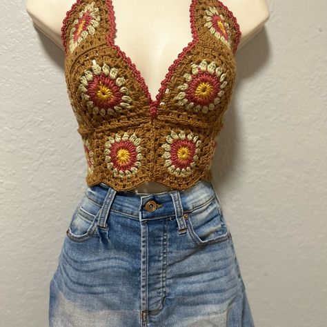 Boho Crochet Top,Granny Square Halter Top,Hippie Festival Crop Top,70s Top,Handmade To Order Handmade Knitted Granny Square Crop Top, The Perfect Summer Accessory For Any Fashionista! Made From High-Quality Yarn And Lovingly Crafted By Hand, This Bustier Is Both Comfortable And Stylish. It's Perfect For A Day At The Beach With Your Favorite High-Waisted Shorts Or Paired With A Cute Skirt For A Night Out. The Top Is Stretchy And Form-Fitting, Making It Suitable For Many Different Body Types. Made Crochet Top Not Cropped, 70s Inspired Crochet Top, Granny Square Boho Top, Different Types Of Crochet Granny Squares, Crochet Outfits For Summer, Granny Square Festival Top, Granny Square Outfit Ideas, Crochet Granny Tank Top, Crochet Festival Clothes