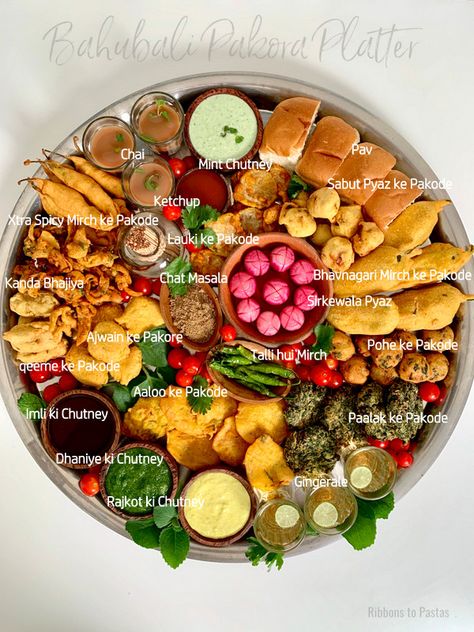 Bahubali Pakora Platter - Ribbons to Pastas Pakora Platter Presentation, Indian Grazing Platter, Indian Snack Platter, Indian Snack Charcuterie Board, Iftar Platter Ideas, Chaat Platter Ideas, Indian Grazing Board, Diwali Charcuterie Board, Indian Chaat Charcuterie Board