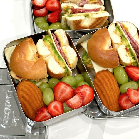 Bagel times three!! 🥯🥯🥯 @lunchwiththeseasons packs gourmet-level mini bagels filled with spicy hummus, salami, mustard, avocado, and pepper jack cheese!! 🤩🤩 Bagel Lunch Box Ideas, Salami Bagel, Packed Lunch Aesthetic, Lunchbox Sandwiches, Pack Lunch Ideas, Kids Lunch Box Meals, Food Calorie Chart, Spicy Hummus, School Lunch Recipes