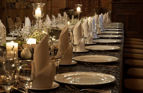 Would you like to learn how to behave correctly at a fine dining event?   Find out how https://goo.gl/mtoauM Fine Dining Restaurant Table Set Up, Future Restaurant, Restaurant Table Setting, Romantic Party, Luxurious Christmas, Christmas Party Table, Dining Etiquette, Etiquette And Manners, Old Apartments