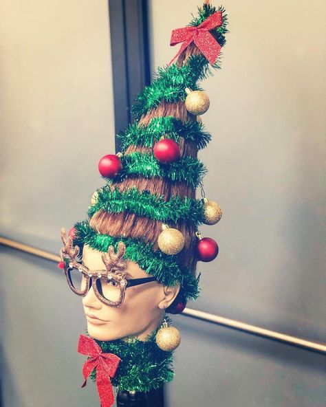 Hairstylist Christmas Tree, Salon Station Christmas Decorations, Bedazzled Mannequin, Christmas Hair Salon Decor, Hair Salon Christmas Window Display, Hair Salon Christmas Decor Ideas, Anything But Hair Project Cosmetology, Beauty Salon Christmas Decorations, Christmas Mannequin Head