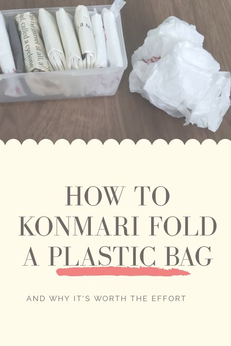 Fold Grocery Bags, Plastic Bag Folding Hack, How To Fold Shopping Bags, Paper Bag Organization, How To Fold Plastic Bags, How To Store Plastic Bags, Folding Plastic Grocery Bags, Reusable Bag Organization, Plastic Bags Organization