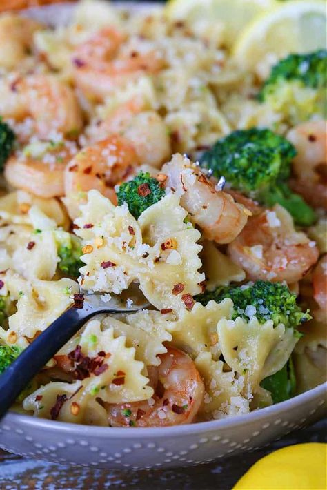 Bow Tie Pasta With Shrimp, Shrimp And Broccoli Pasta Recipes Easy, Pasta Shrimp Broccoli Recipes, Shrimp Bowtie Pasta Recipes, Shrimp And Bowtie Pasta Recipe, Light Pasta Dinner, Shrimp And Asparagus Recipes, Pasta Recipes Broccoli, Shrimp And Broccoli Pasta