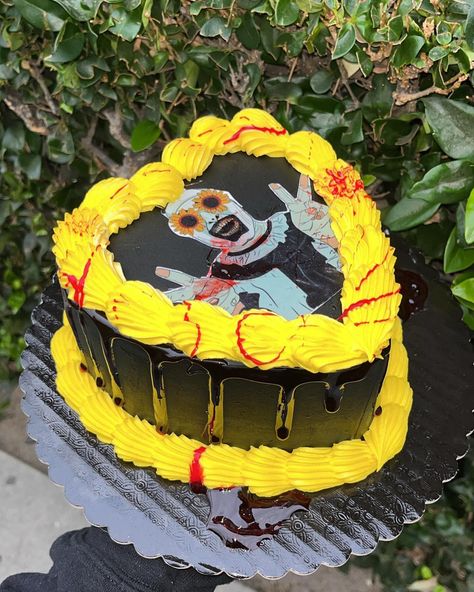 Art the clown 6” I made for @babygbakes 🩸🔪🤡 Artwork by @_inkededges - - - - #art #arttheclown #terror #terrier #terrifier2 #spooky #halloween #halloweenlover #cake #halloweencake #fyp #viral #viralpost #viralvideos #cake-decorating #cakedesign #cakedecorator #smallbusiness Horror Birthday Cakes, Spooky Birthday Cake, Horror Cakes, Horror Cake, Clown Cake, Art The Clown, Custom Birthday Cakes, Creative Birthday Cakes, Creative Birthday