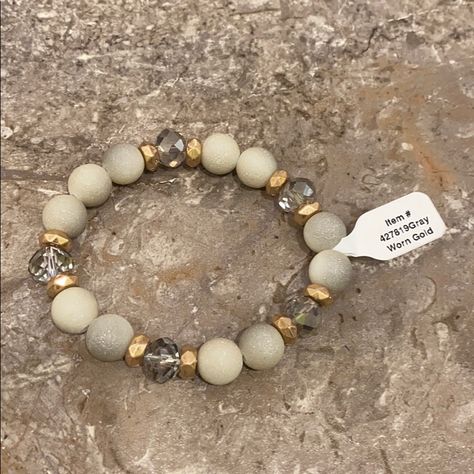 Beaded Stone Stretch Bracelet In Grey Stretch Bead Bracelets Ideas, Christmas Beaded Bracelet, Make Bracelets With Beads, Stretch Bracelets Diy, Floral Bead Bracelet, Beaded Gifts, Stretch Beaded Bracelets Diy, Hope Diamond, Girly Bracelets