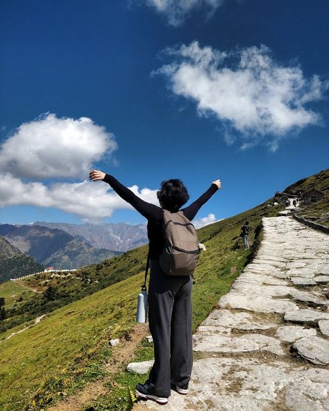 Tungnath Temple Photography, Trek Photo Ideas, Temple Pics Ideas, Trek Poses, Trekking Aesthetic, Chopta Tungnath, Tungnath Temple, Chopta Uttarakhand, Lansdowne Uttarakhand