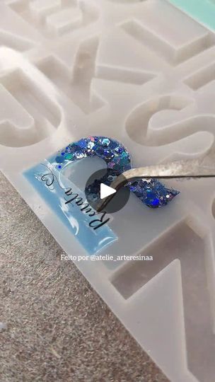 Acrylic Pouring, Crafty Stuff, Resin Crafts, Key Chain, Molding, Glitter