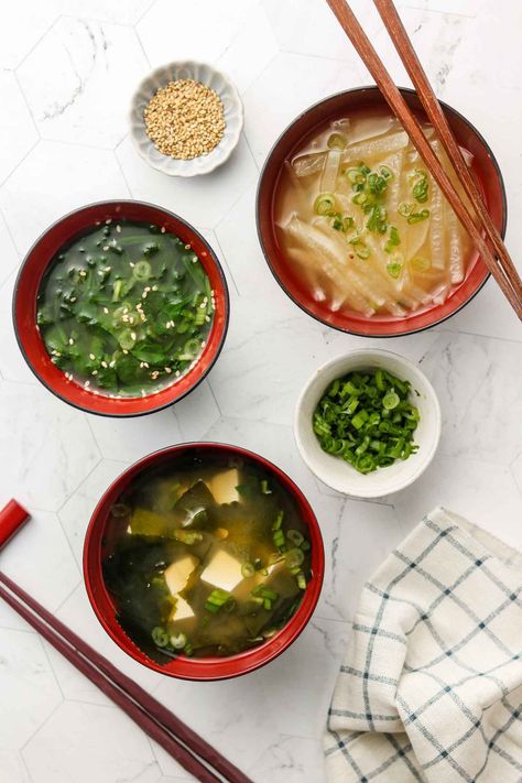 Authentic Vegan Miso Soup (Healthy + Easy) - Okonomi Kitchen Alkaline Soup, Miso Cabbage, Okonomi Kitchen, Sugar Snap Pea Recipe, Vegan Miso Soup, Snap Peas Recipe, Vegan Mushroom Soup, Recipe Cabbage, Miso Recipe