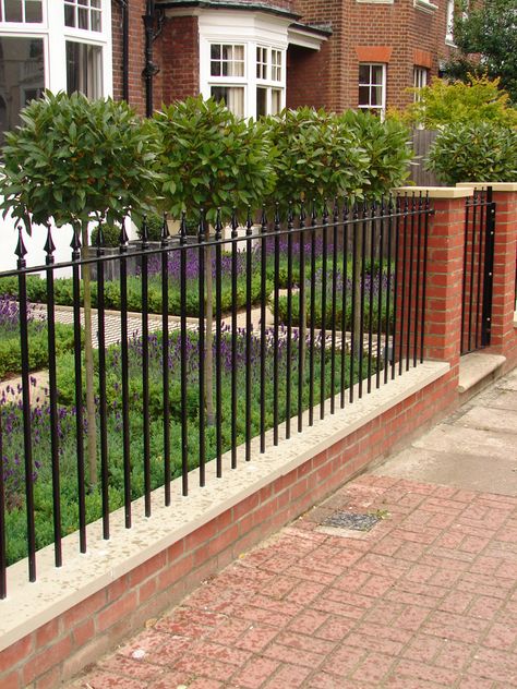 idea for front garden Bay Tree Front Garden, Front Garden New Build Uk, Small Front Yard With Fence, Front Garden Boundary Ideas, Front Garden Railings, Front Garden Fence Ideas Uk, Front Garden Planting Ideas, Front Garden Fence Ideas, Small Front Garden Ideas Uk