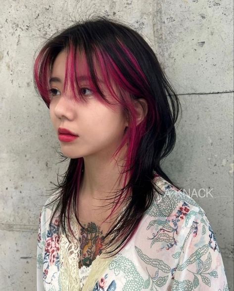 Short Hair Haircolour, K Pop Hair Dye Ideas, Half Light Brown Half Dark Brown Hair Split, Black And Pink Hair Bangs, Bleached Bangs And Underneath, Hair Streaks Short Hair, Pink Streaks In Brown Hair Short, Alternative Hair Bangs, Streak Of Color In Hair