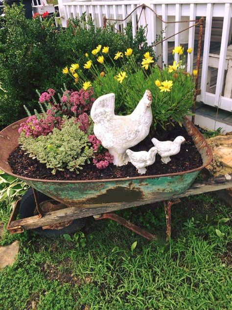 Diy Jardin, Front Yard Garden Design, Garden Junk, Garden Containers, Garden Yard Ideas, Front Yard Garden, Diy Garden Projects, Patio Decorating Ideas, Rustic Garden Decor