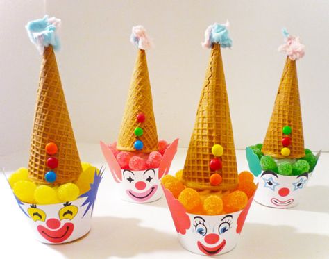 I am using this idea for a carnival birthday party! Just printed out free cupcake wrappers and drew my own faces! Looks Great! Clown Cupcakes, Circus Crafts, Slime Birthday, Theme Carnaval, Circus Carnival Party, Clown Party, Circus Theme Party, Carnival Food, Carnival Themed Party