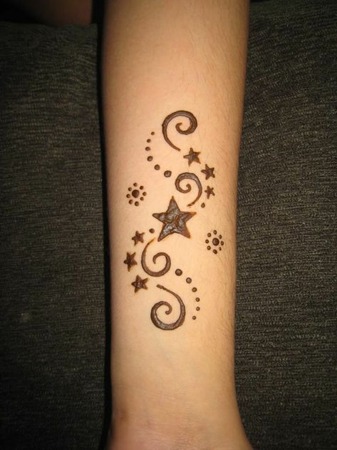 Tattoo Planets, Small Henna Tattoos, Small Henna Designs, Henne Tattoo, Cute Henna Designs, Cute Henna Tattoos, Unique Henna, Henna Style Tattoos, Small Henna