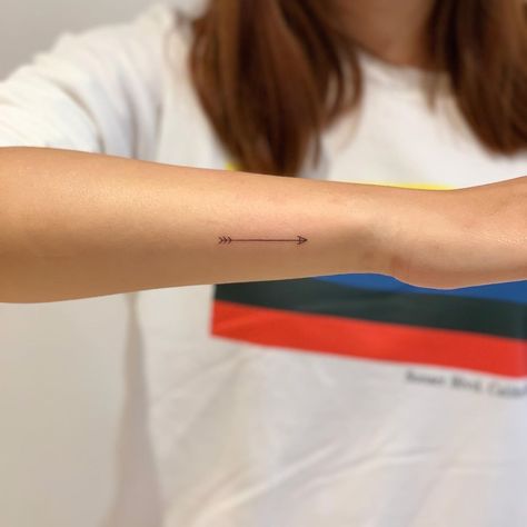 Arrow Tattoo Placements, Arrow Tattoo Arm, Simple Arrow Tattoo, Tattoos Meaning Strength, Arrow Tattoo Finger, Arrow Tattoo On Wrist, Meaning Of Arrow Tattoo, Small Wrist Tattoo, Arrow Tattoos For Women